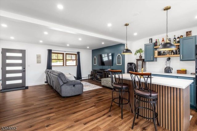 30 Melissa Dr, Totowa Boro, NJ 07512