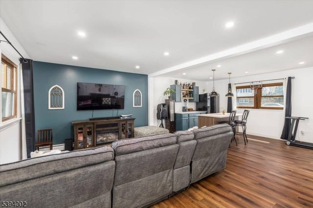 30 Melissa Dr, Totowa Boro, NJ 07512