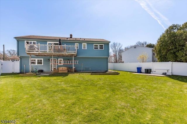 30 Melissa Dr, Totowa Boro, NJ 07512