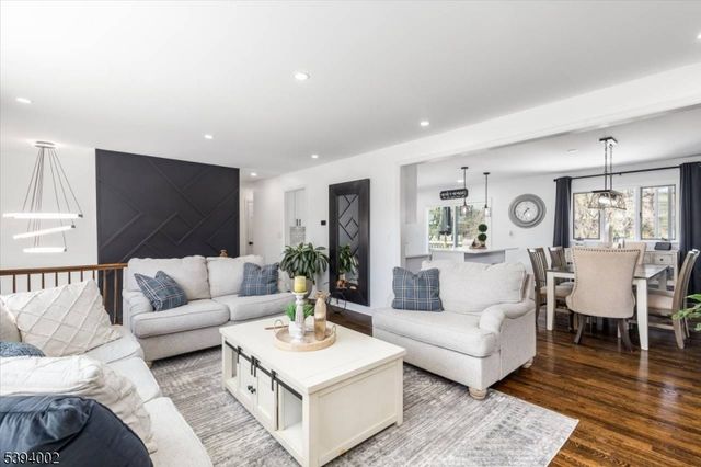 30 Melissa Dr, Totowa Boro, NJ 07512