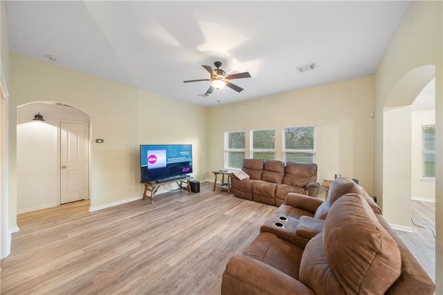 118 Pin Oak Lane, Hempstead, TX 77445