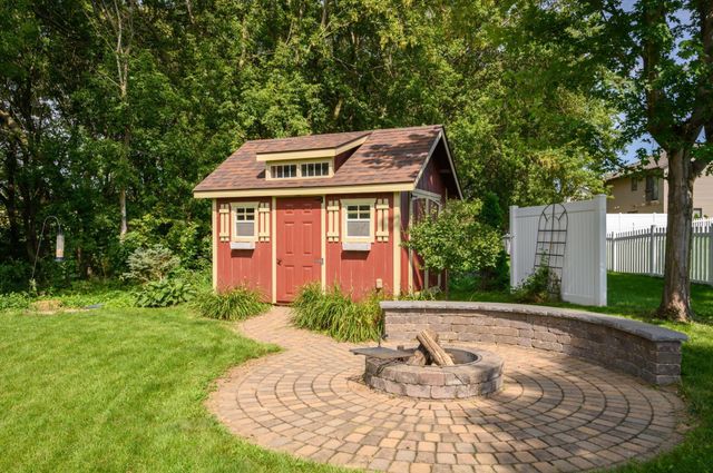 255 Golden Bear Lane, Zumbrota, MN 55992