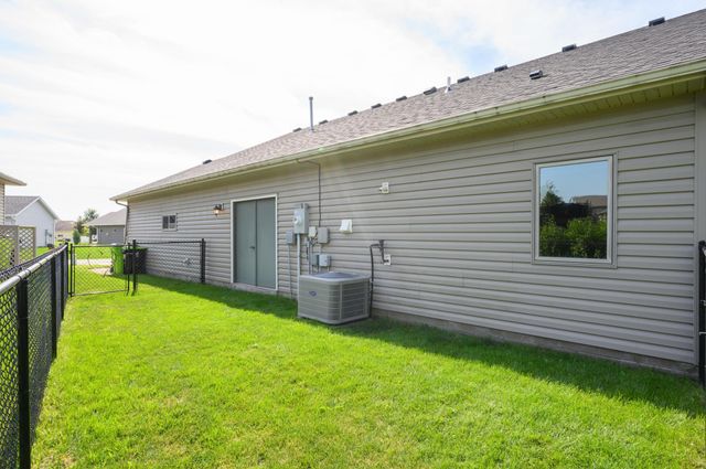 255 Golden Bear Lane, Zumbrota, MN 55992