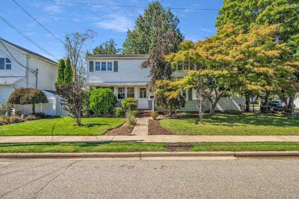 170 Park Lane, Massapequa, NY 11758 — exterior