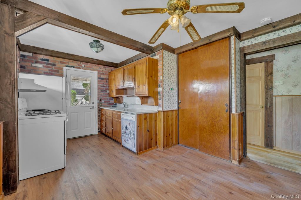 170 Park Lane, Massapequa, NY 11758 — photo 4