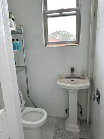 77-02 164th Street, Fresh Meadows, NY 11366