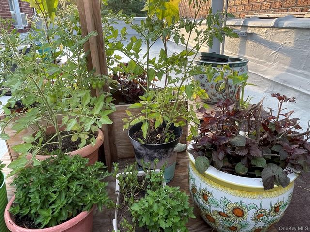 77-02 164th Street, Fresh Meadows, NY 11366