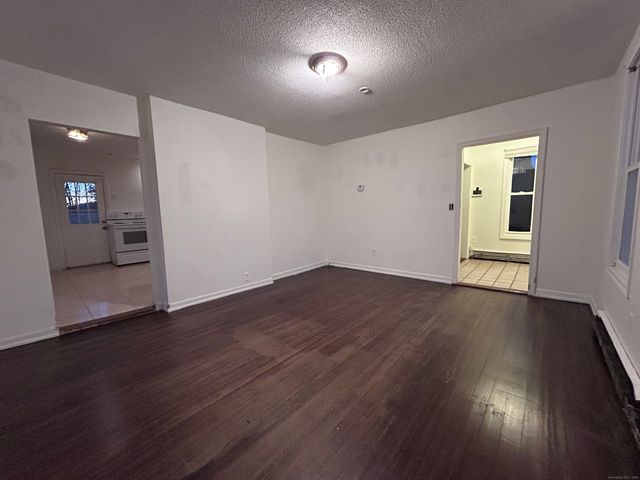 20 Hedge Avenue, Norwich, CT 06360