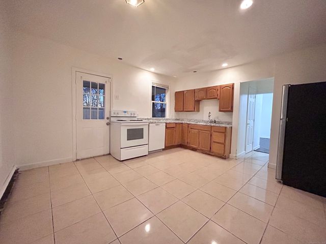 20 Hedge Avenue, Norwich, CT 06360