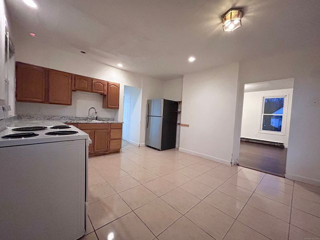 20 Hedge Avenue, Norwich, CT 06360