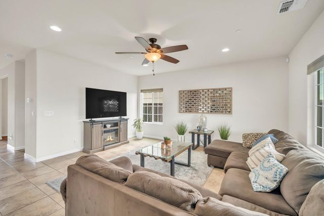 7521 CHAPPELLE Way, Elk Grove, CA 95757