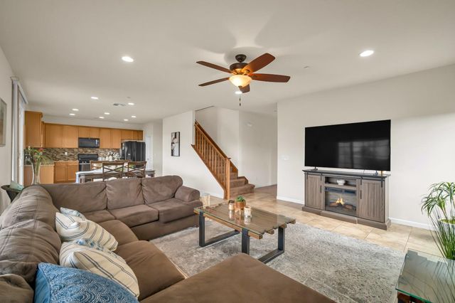 7521 CHAPPELLE Way, Elk Grove, CA 95757