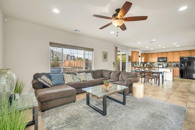 7521 CHAPPELLE Way, Elk Grove, CA 95757