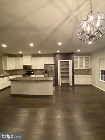 129 HORNBEAM DR, Lake Frederick, VA 22630