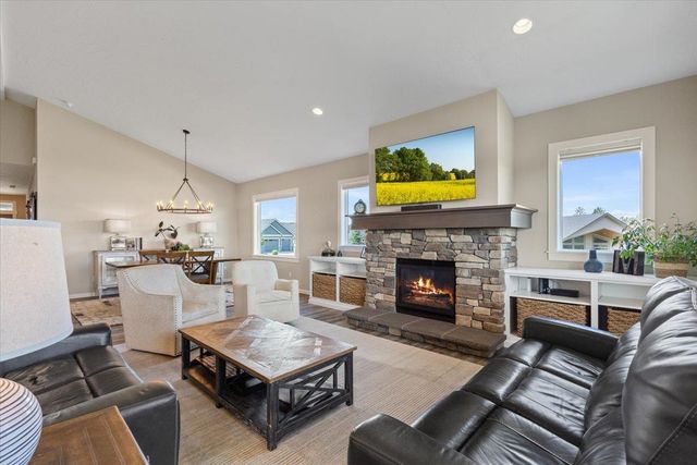 696 W Basalt Ridge Dr, Spokane, WA 99224