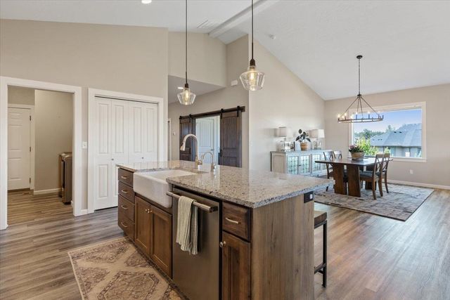 696 W Basalt Ridge Dr, Spokane, WA 99224