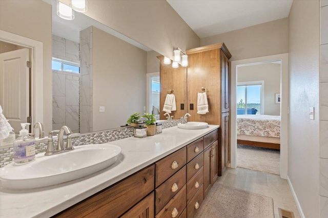 696 W Basalt Ridge Dr, Spokane, WA 99224