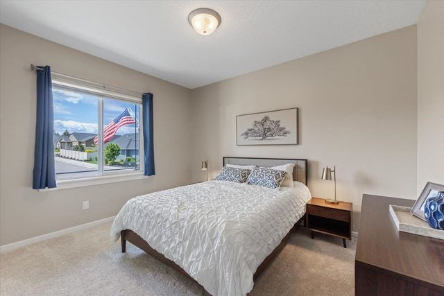 696 W Basalt Ridge Dr, Spokane, WA 99224