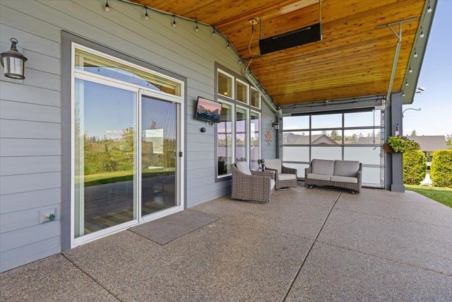 696 W Basalt Ridge Dr, Spokane, WA 99224