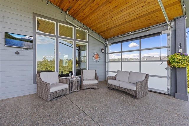 696 W Basalt Ridge Dr, Spokane, WA 99224