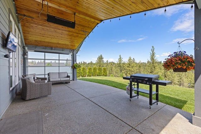 696 W Basalt Ridge Dr, Spokane, WA 99224