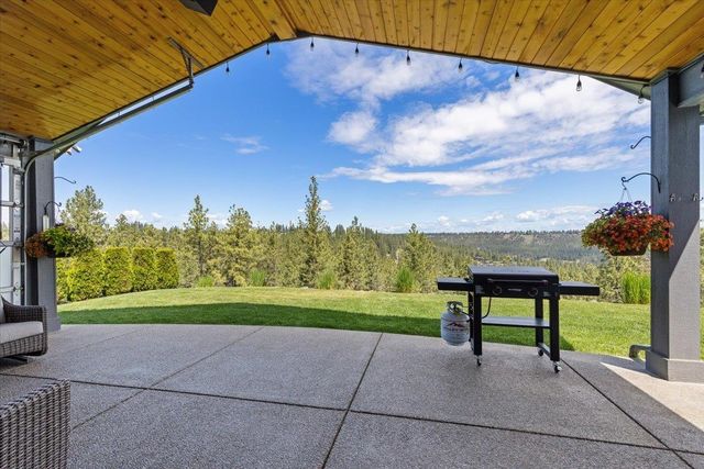 696 W Basalt Ridge Dr, Spokane, WA 99224