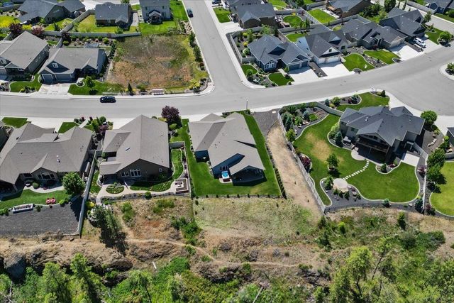 696 W Basalt Ridge Dr, Spokane, WA 99224