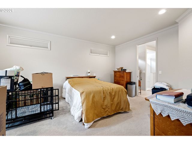 2072 LAKELAND Way, Eugene, OR 97408