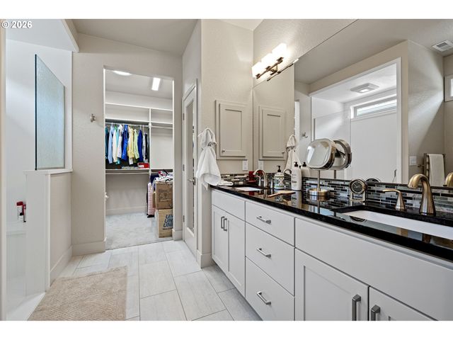 2072 LAKELAND Way, Eugene, OR 97408