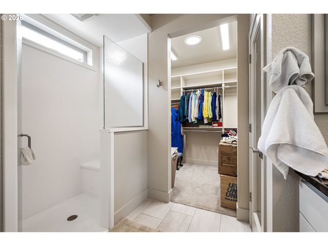 2072 LAKELAND Way, Eugene, OR 97408