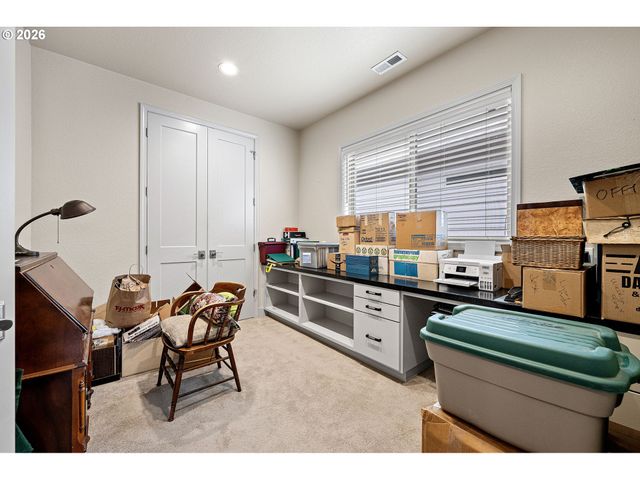 2072 LAKELAND Way, Eugene, OR 97408