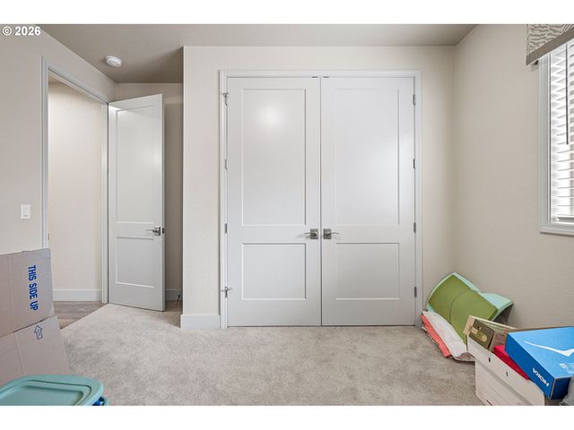 2072 LAKELAND Way, Eugene, OR 97408