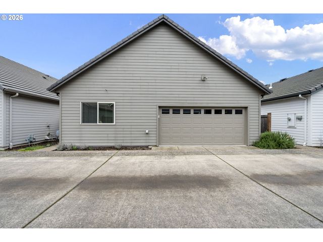 2072 LAKELAND Way, Eugene, OR 97408