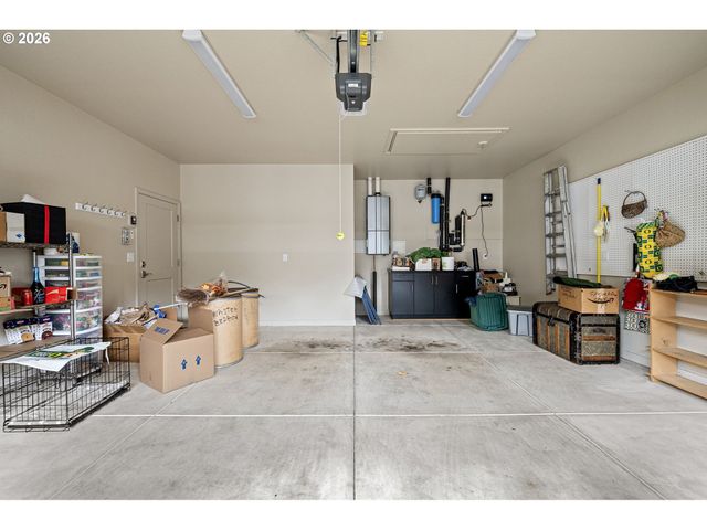 2072 LAKELAND Way, Eugene, OR 97408