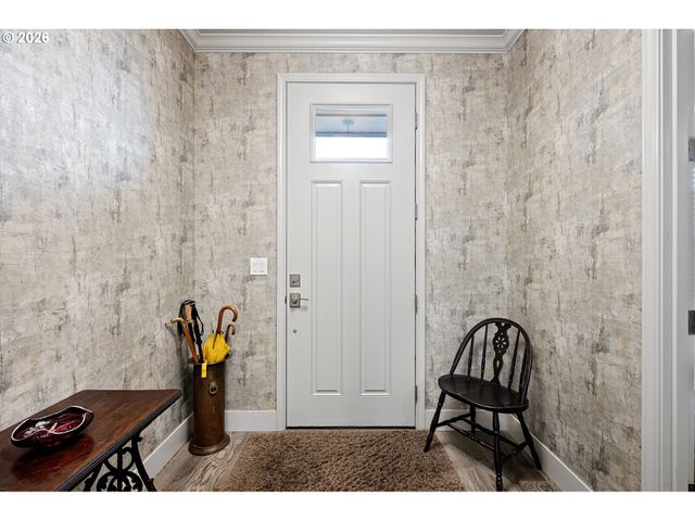 2072 LAKELAND Way, Eugene, OR 97408