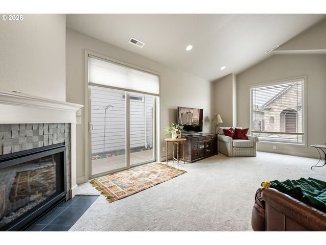 2072 LAKELAND Way, Eugene, OR 97408