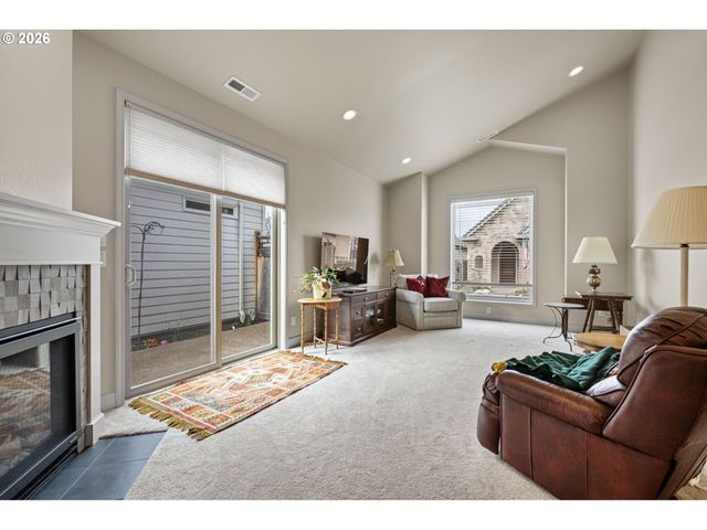 2072 LAKELAND Way, Eugene, OR 97408