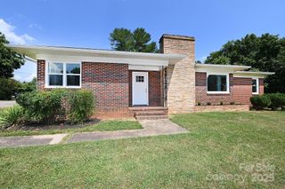 737 8th Street SW, Hickory, NC 28602