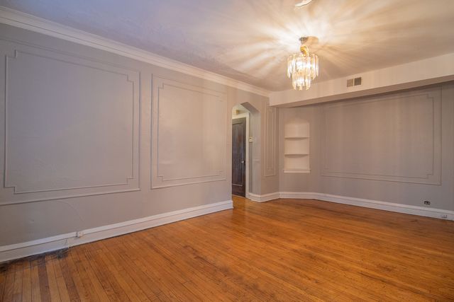 7841 S kingston Avenue 1, Chicago, IL 60649