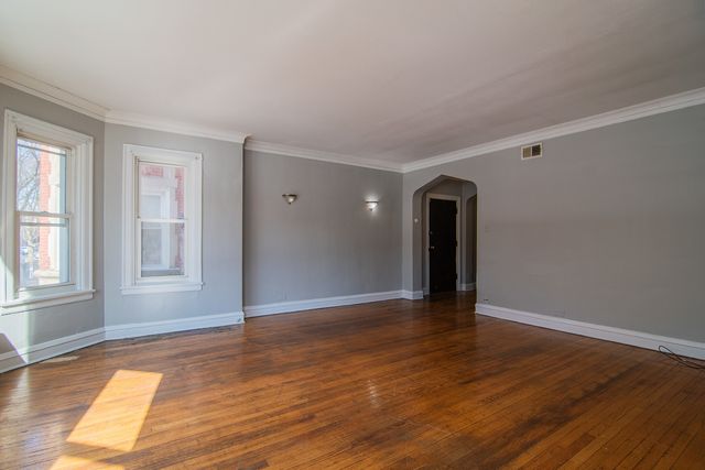 7841 S kingston Avenue 1, Chicago, IL 60649