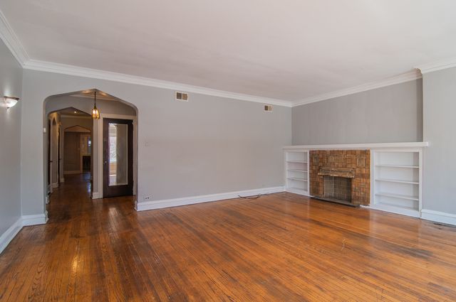 7841 S kingston Avenue 1, Chicago, IL 60649