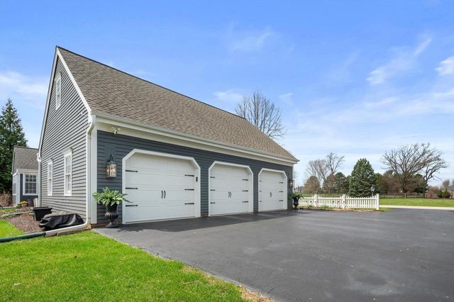 W289N3344 Lost Creek COURT, Pewaukee, WI 53072