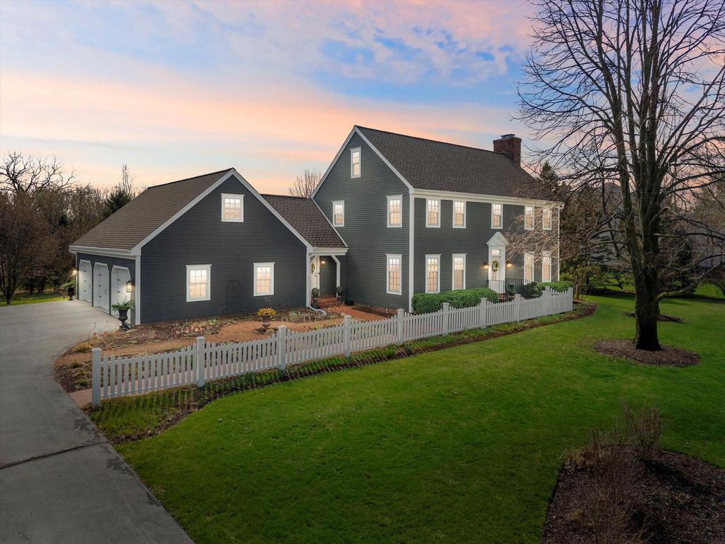 W289N3344 Lost Creek COURT, Pewaukee, WI 53072