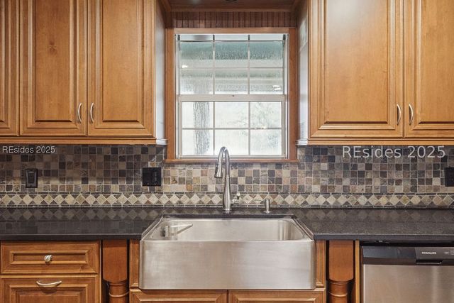8 Zoe Ct, Bluffton, SC 29910