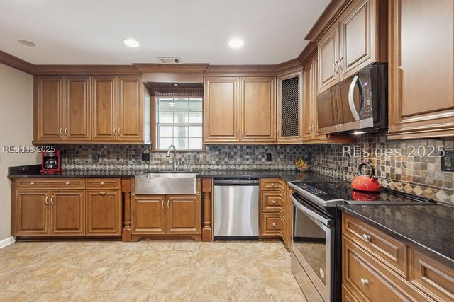8 Zoe Ct, Bluffton, SC 29910