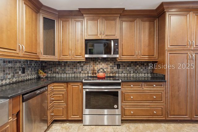 8 Zoe Ct, Bluffton, SC 29910