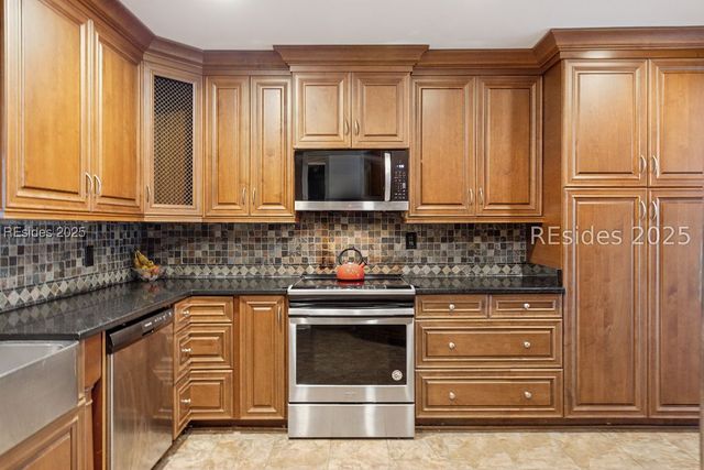 8 Zoe Ct, Bluffton, SC 29910