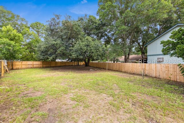 8 Zoe Ct, Bluffton, SC 29910