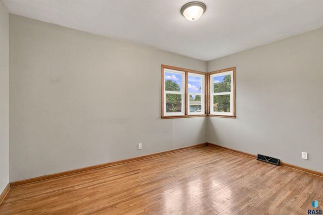 601 S Jessica Ave Avenue, Sioux Falls, SD 57103