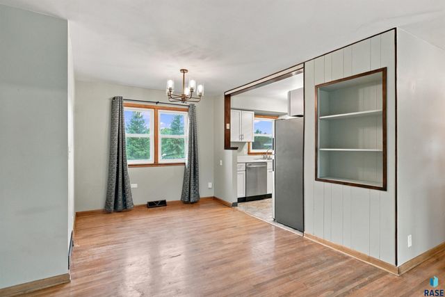 601 S Jessica Ave Avenue, Sioux Falls, SD 57103